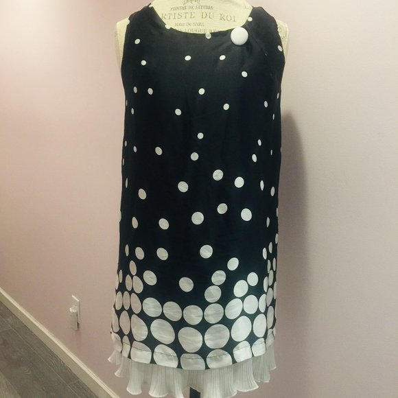 Size S Polka dot sleeveless satin dress black & white pleated trim button decor - Picture 9 of 10